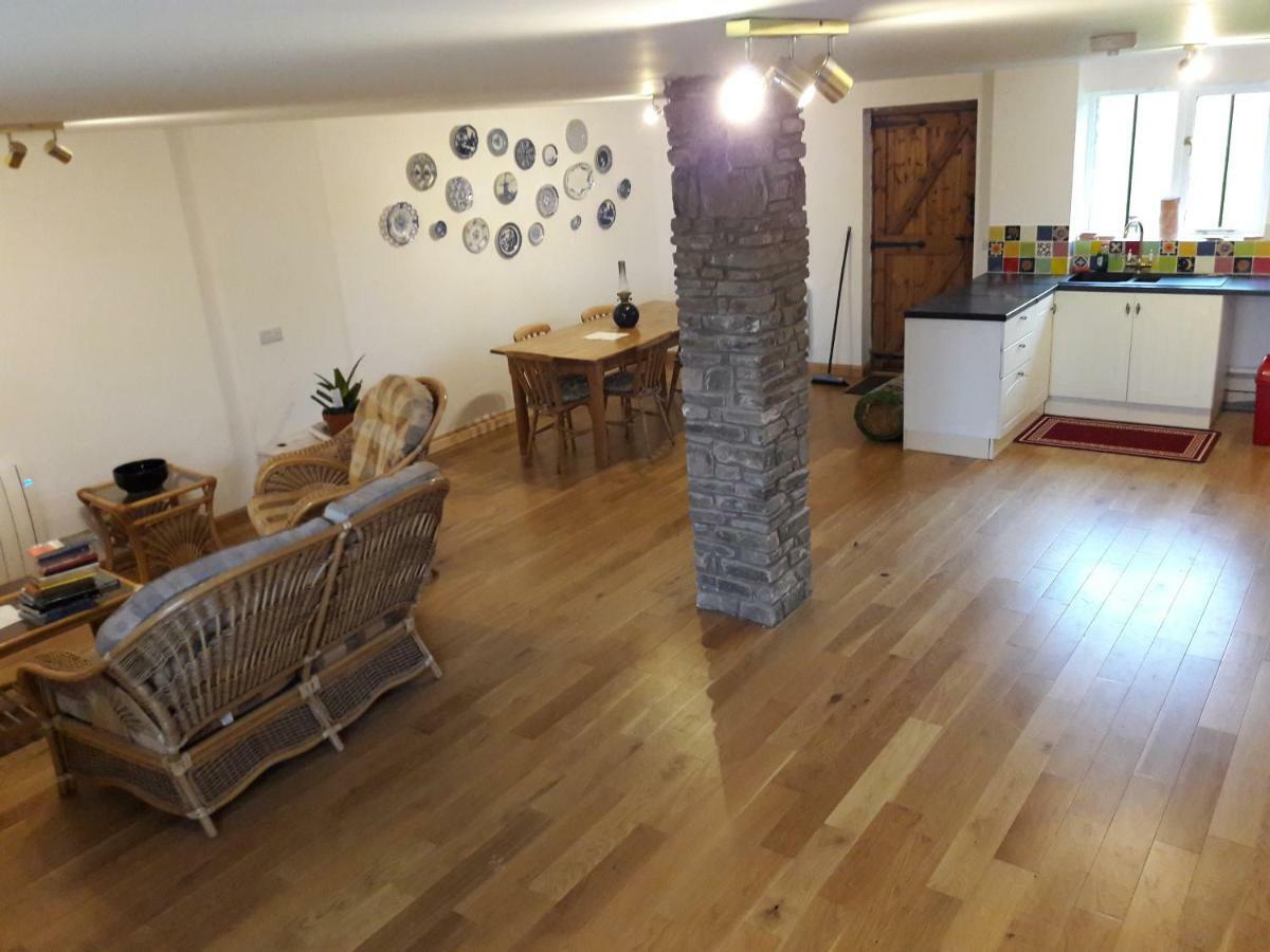 The Barn Annexe, Cefn-Yr-Allt Crickadarn Экстерьер фото